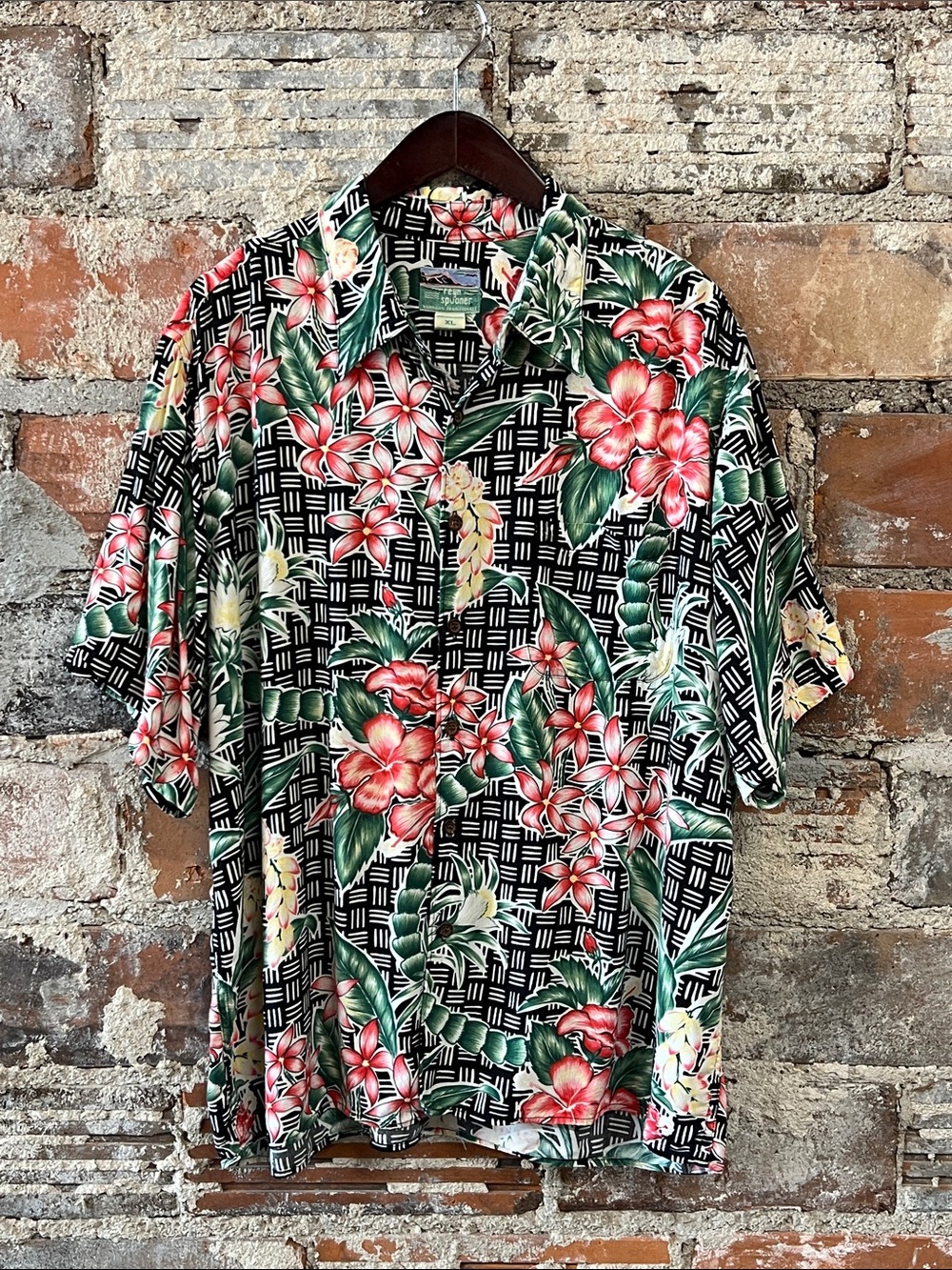 Reyn Spooner Hawaiian Shirt  Sz XL - Black with Red & Green Floral Print Rayon